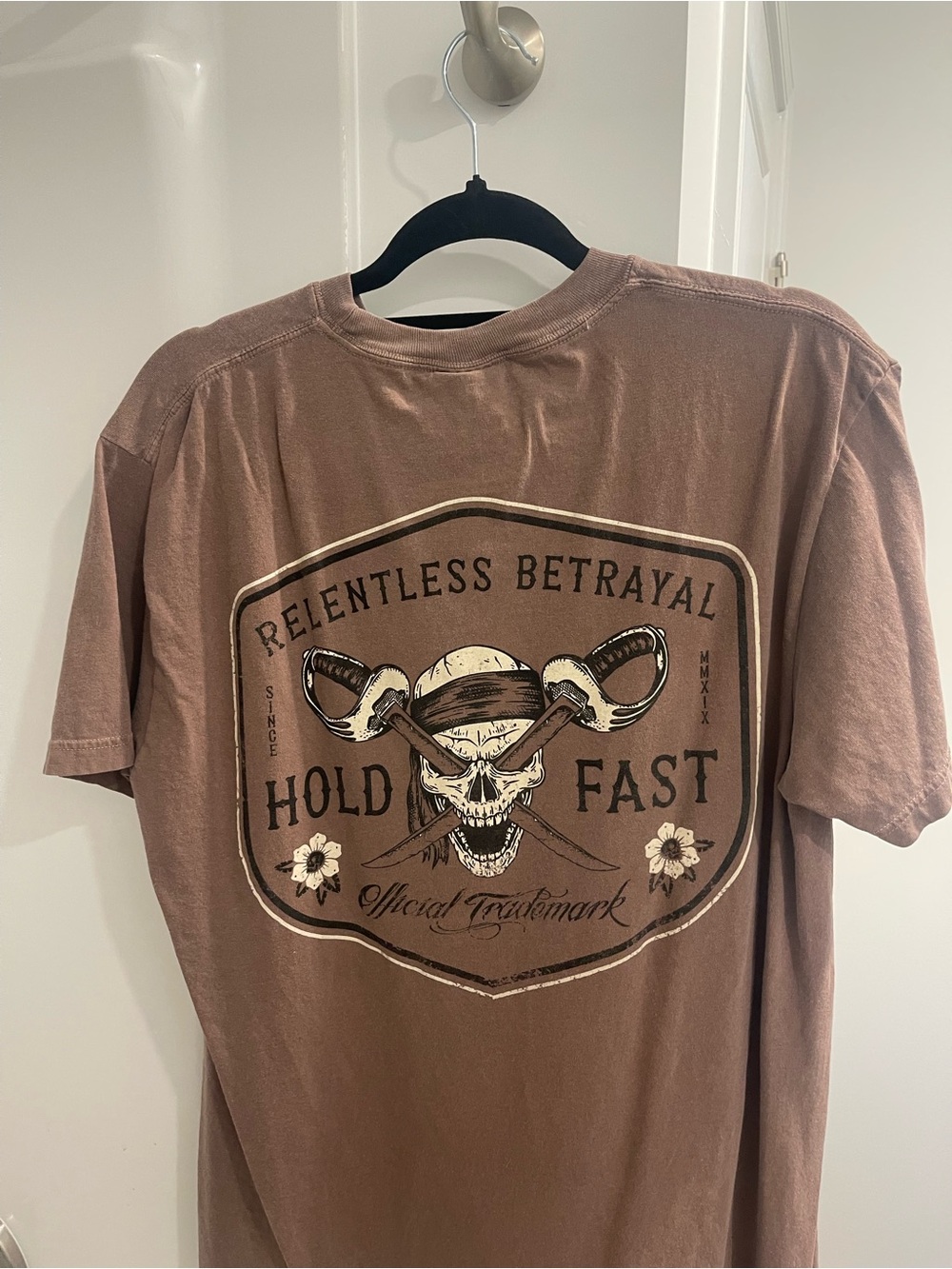 Hold Fast Relentless Betrayal Skull Graphic Short-Sleeve Shirt - Brown